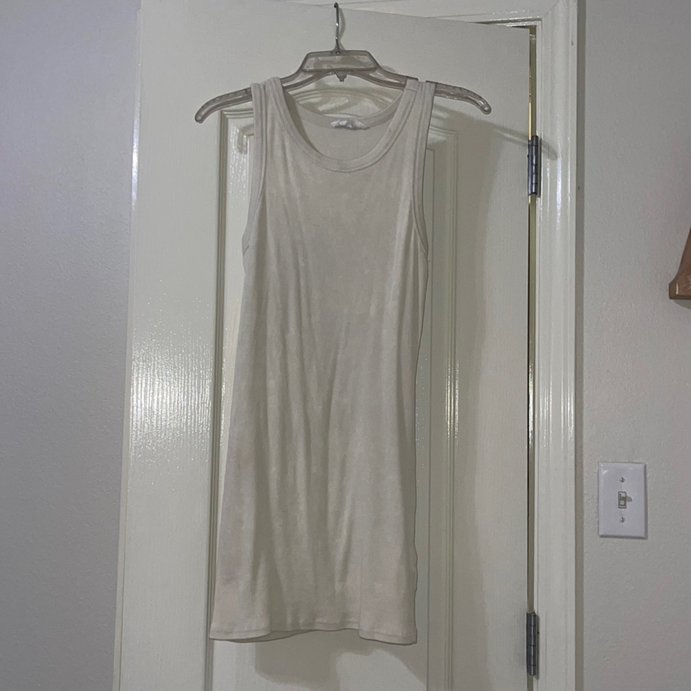 Stretchy casual ribbed mini dress.